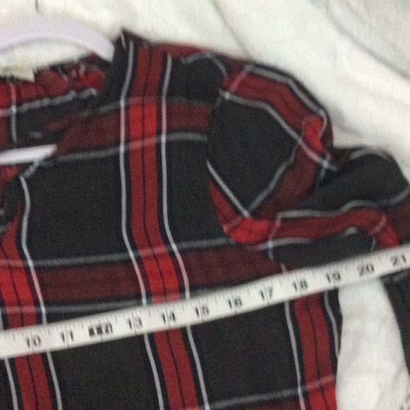 EUC Gray and Red Plaid Top (M) - Picture 9 of 9